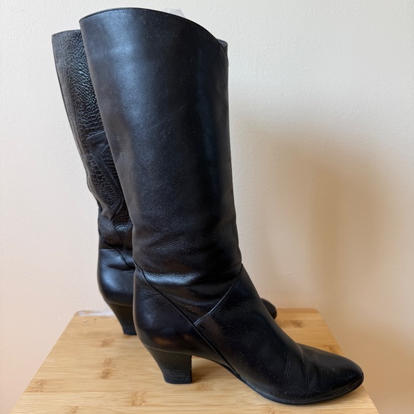 vintage Black Textured Heeled Boots for Women - Picture 4 of 10